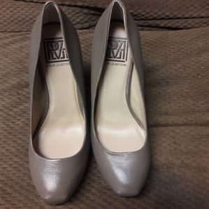 Pour La Victoire pumps